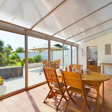 Hébergement de vacances A 180m Du Bord De Mer, Maison Pour 11 *