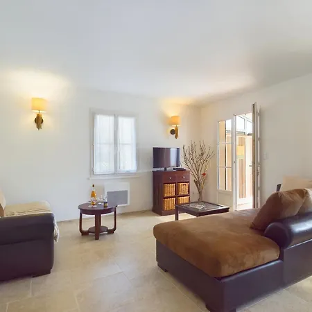 A 180m Du Bord De Mer, Maison Pour 11 Hébergement de vacances