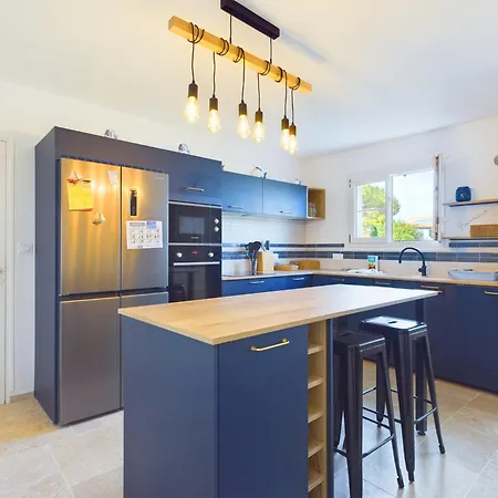 A 180m Du Bord De Mer, Maison Pour 11 Hébergement de vacances *